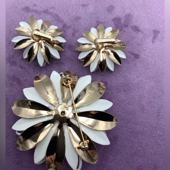 🎄🎄Vintage Sarah Coventry WaterLily 1966 Brooch Clip Earrings - Picture 4 of 6